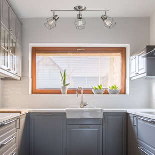 GLOBE ELECTRIC COMPANY Jax 24.4'' 3 -Light Fixed Track Lighting Track Kit with Dimmable and Adjustable Head