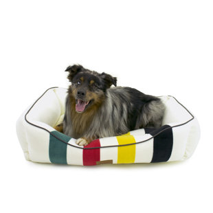 CAROLINA PET COMPANY Glacier Striped Polyester Pet Bed