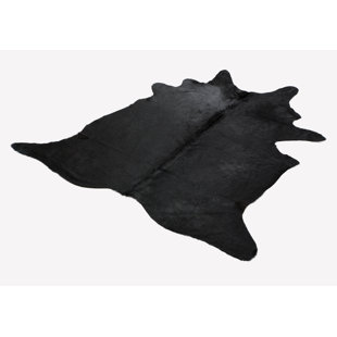 BOEING CARPET GMBH Handgefertigter Teppich aus Kuhfell in Schwarz