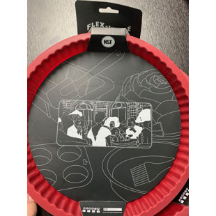 TWIN TOWERS TRADING 10.83'' Round Non-Stick Silicone Classic Cake Pan