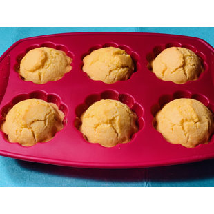 Twin Towers Trading 6-Cup Non-Stick Cupcake Pan