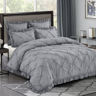 HOMECHOICE INTERNATIONAL GROUP 5 Piece Romantic Princess Pintuck Comforter Set