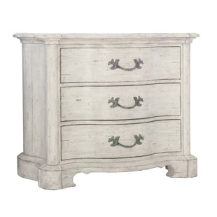 BERNHARDT Mirabelle 3 - Drawer Bachelor's Chest in Ivory