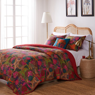GREENLAND HOME FASHIONS Jewel Boho Patchwork Print Quilt Set with Throw Pillows