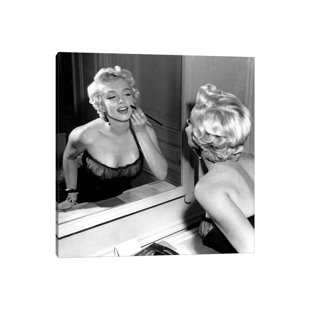 WILLA ARLO INTERIORS Leinwandbild On the Set, Marilyn Monroe von Rue Des Archives