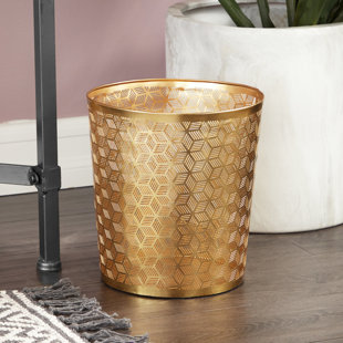 COSMOLIVING BY COSMOPOLITAN Metal Cube Geometric Gold Small Waste Bin with Laser Carved Design