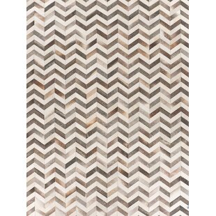 EXQUISITE RUGS Natural Hide Cowhide Chevron Rug