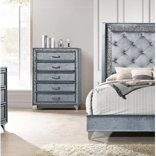 UNITED FURNITURE IMPORT & EXPORT 5 - Drawer Dresser