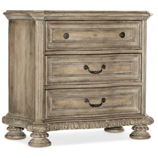 HOOKER FURNITURE Castella 3 - Drawer Bachelor's Chest in Antique Brown