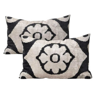 METROHOUSE DESIGNS Ikat Throw Pillow (Set of 2)