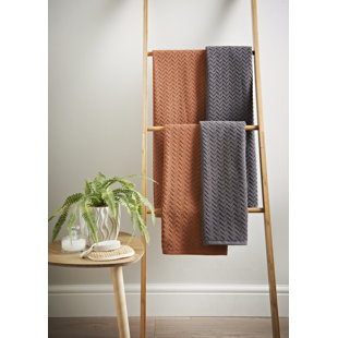 COSMOLIVING BY COSMOPOLITAN Bath Towels - Set of 2 (Set of 2)