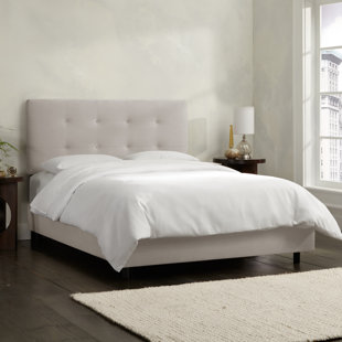 SKYLINE FURNITURE Upholstered Standard Bed