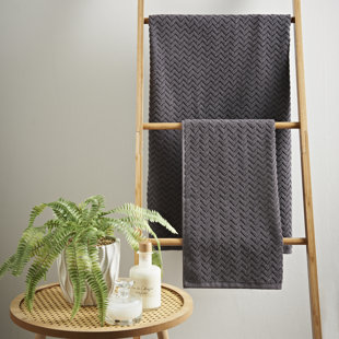 COSMOLIVING BY COSMOPOLITAN Bath Towels - Set of 4