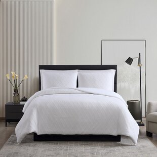 Vera Wang Double Diamond Matelasse White Comforter Set