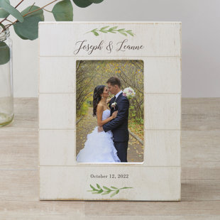 PERSONALIZATION MALL Laurels Of Love Wood Matte Picture Frame