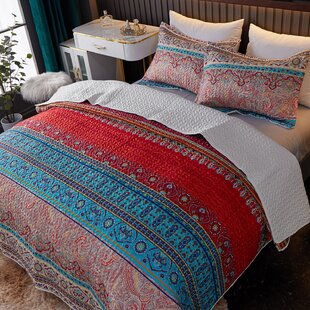 KINDRED HOME 3-Piece Bohemian Striped Quilt Set (1 Quilt, 2 Shams)