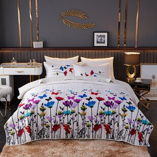 KINDRED HOME Floral Quilt Set - Lightweight Soft Floral Bedspread for Bedroom Decor - Includes Quilt & Shams