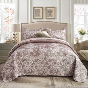 KINDRED HOME Floral Quilt Set - Lightweight Soft Floral Bedspread for Bedroom Decor – Includes Quilt and Shams