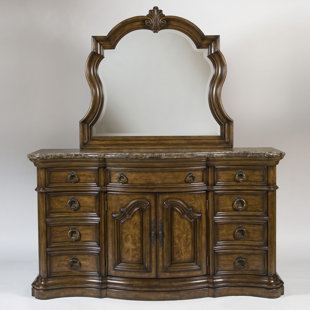 PULASKI FURNITURE Jonesville 9 - Drawer Dresser with Mirror