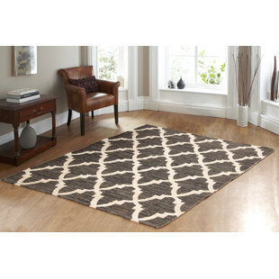 CHESAPEAKE MERCHANDISING INC. Sawyer Gray / White Area Rug