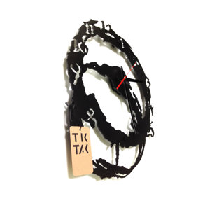 DECOLICIOUS Buzz Metal Wall Clock