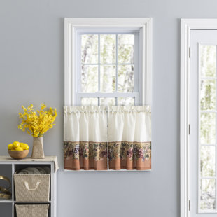 A.L. ELLIS INC. Tuscan Hills Ruffled Tier, Red