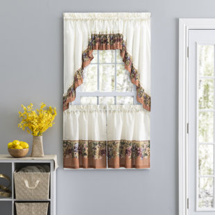 A.L. ELLIS INC. Tuscan Hills 60" X 35 " Ruffled Swag, Red