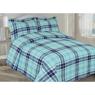 LCM HOME FASHIONS Standard Plaid Quilt Set