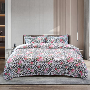 LCM HOME FASHIONS Rose Blossom Quilt Standard Floral Quilt Set