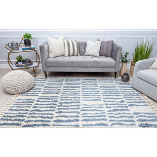 COSMOLIVING BY COSMOPOLITAN Bennett Modern Winter's Eve Area Rug