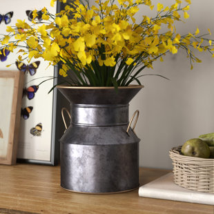 LAUREL FOUNDRY MODERN FARMHOUSE® Signorelli Black Metal Table Vase