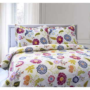 LCM HOME FASHIONS Standard Floral Quilt Set