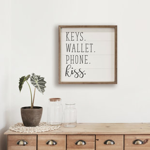 KENDRICK HOME " Keys Wallet Phone Kiss White "