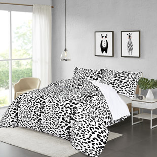 HOMECHOICE INTERNATIONAL GROUP 3 Piece Print Reversible Bedding Set