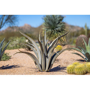 DESERT STEEL Plants & Flowers Metal Garden Statue