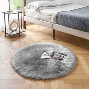 EVERLY QUINN Haja Handmade Shag Faux Sheepskin Gray Area Rug