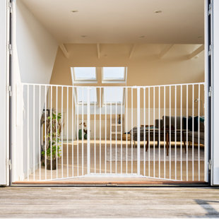 TUCKER MURPHY PET™ Rocky Wall Mounted Pet Gate