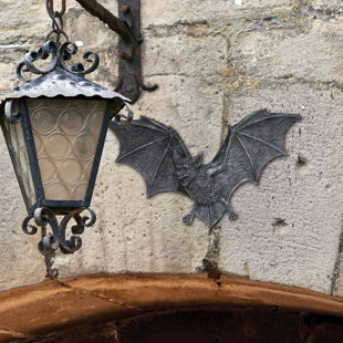 DESIGN TOSCANO The Vampire Bats of Castle Barbarosa Wall Décor