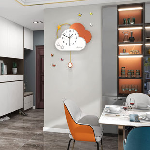 TRINX Gesregan Metal Wall Clock