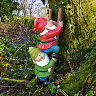DESIGN TOSCANO Up the Ladder Climbing Gnomes Statue