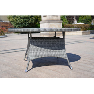 DIRECT WICKER Medea 6 - Person Round Outdoor Dining Set