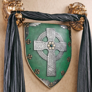 DESIGN TOSCANO Celtic Warriors Shield Wall Sculpture