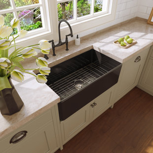 HOROW Hadley 33" L x 18" W Fireclay Farmhouse Kitchen Sink with Sink Grid & Basket Strainer