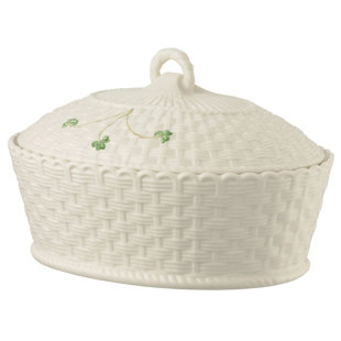 BELLEEK GROUP Shamrock Gravy Boat