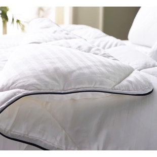 DOQU HOME Silky Satin Duvet Insert Fluffy, 100% Cotton Shell, Recycled Down Alternative Filling White Comforter, Ultra Soft Double Brushed Quilt All Season, Box Stitched