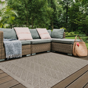 BRAYDEN STUDIO Aima Southwestern Indoor / Outdoor Area Rug