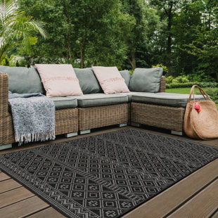 BRAYDEN STUDIO Aima Southwestern Indoor / Outdoor Area Rug