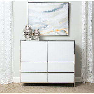 MICHAEL AMINI State St. 4 - Drawer Dresser