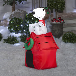 GEMMY INDUSTRIES Airblown Snoopy on House Small Peanuts Inflatable