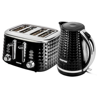 Geepas 4 Slice Bread Toaster & 1.7L Cordless Electric Kettle Combo Set